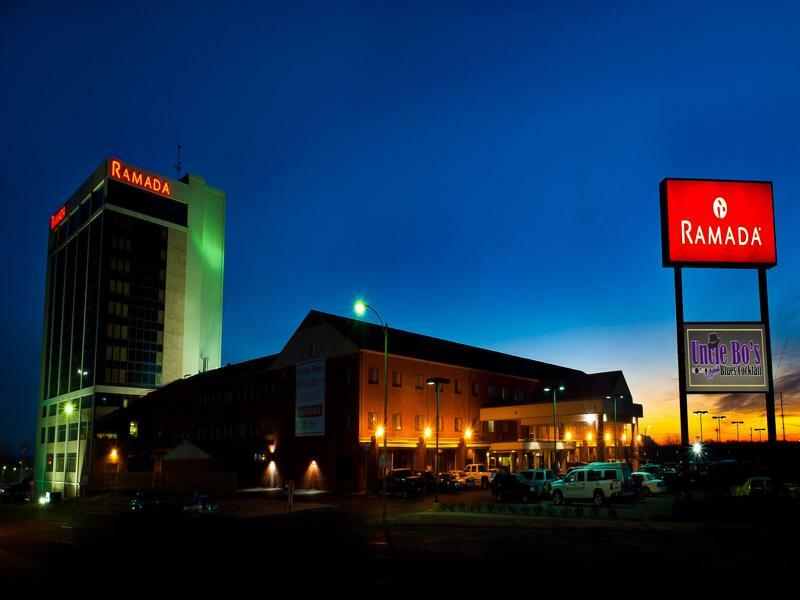 Ramada By Wyndham Topeka Downtown Hotel & Convention Center Zewnętrze zdjęcie